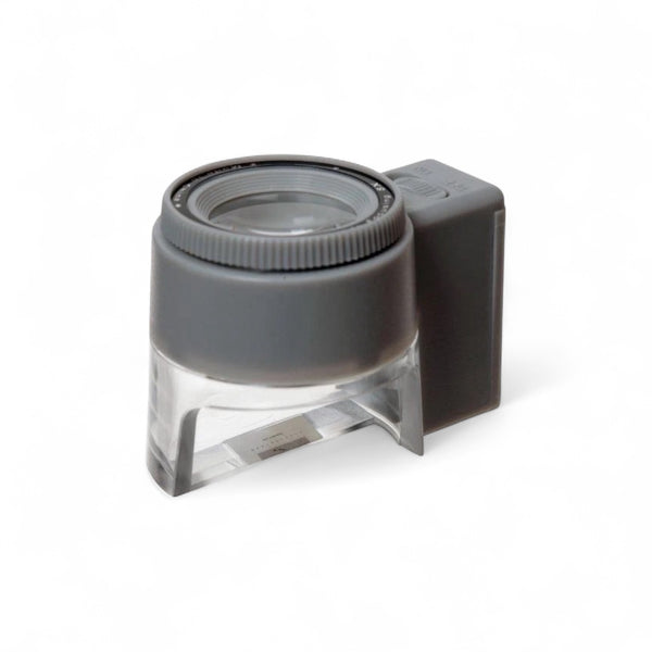 8x Illuminated Adjustable-Focus